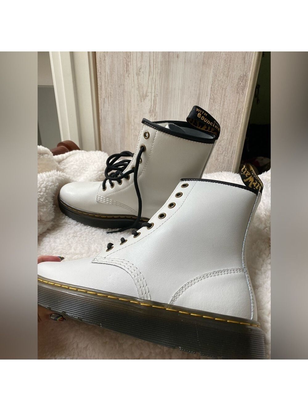 NWT Dr Martens Women's Patent Leather Boots - Picture 6 of 6